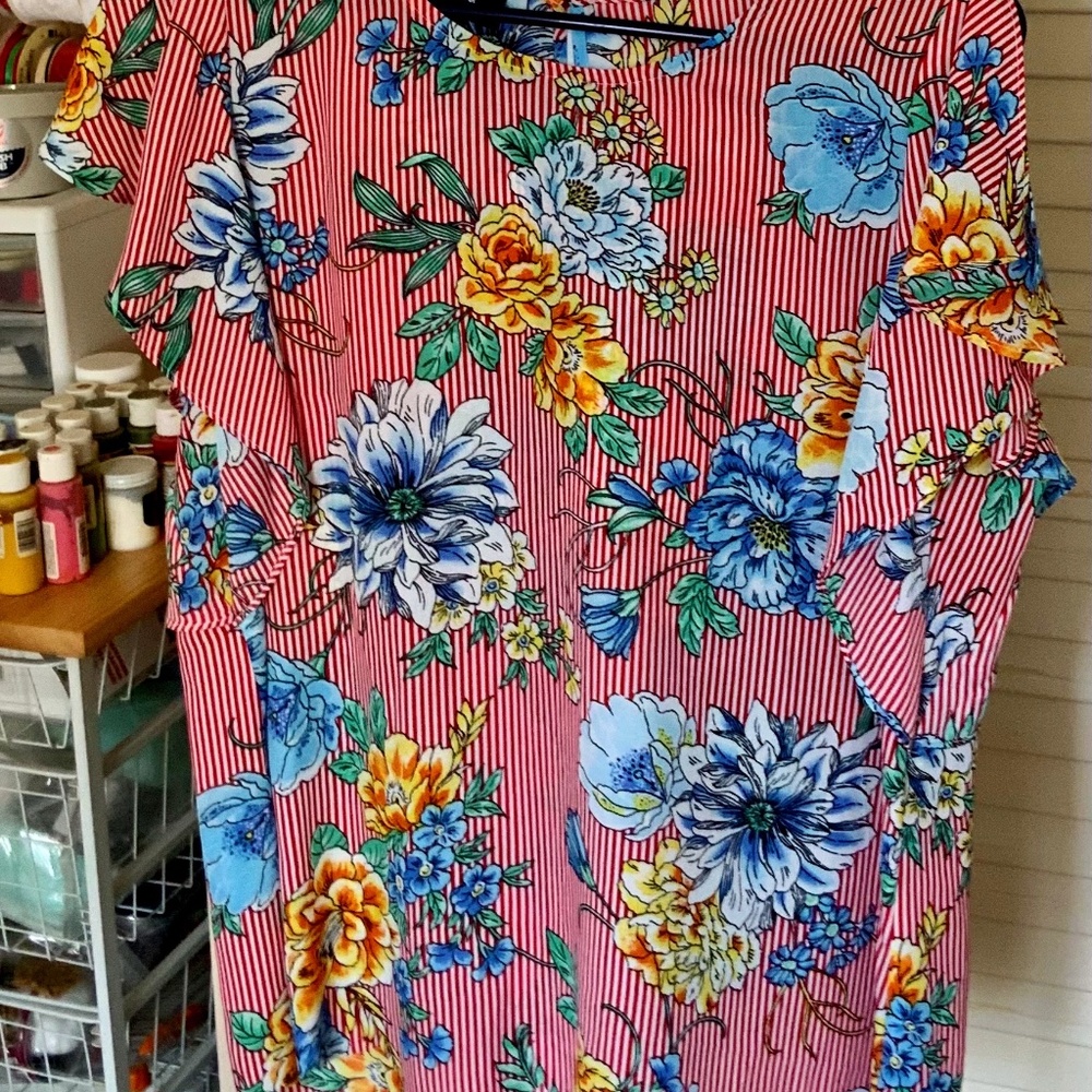 Women’s floral tunic style blouse